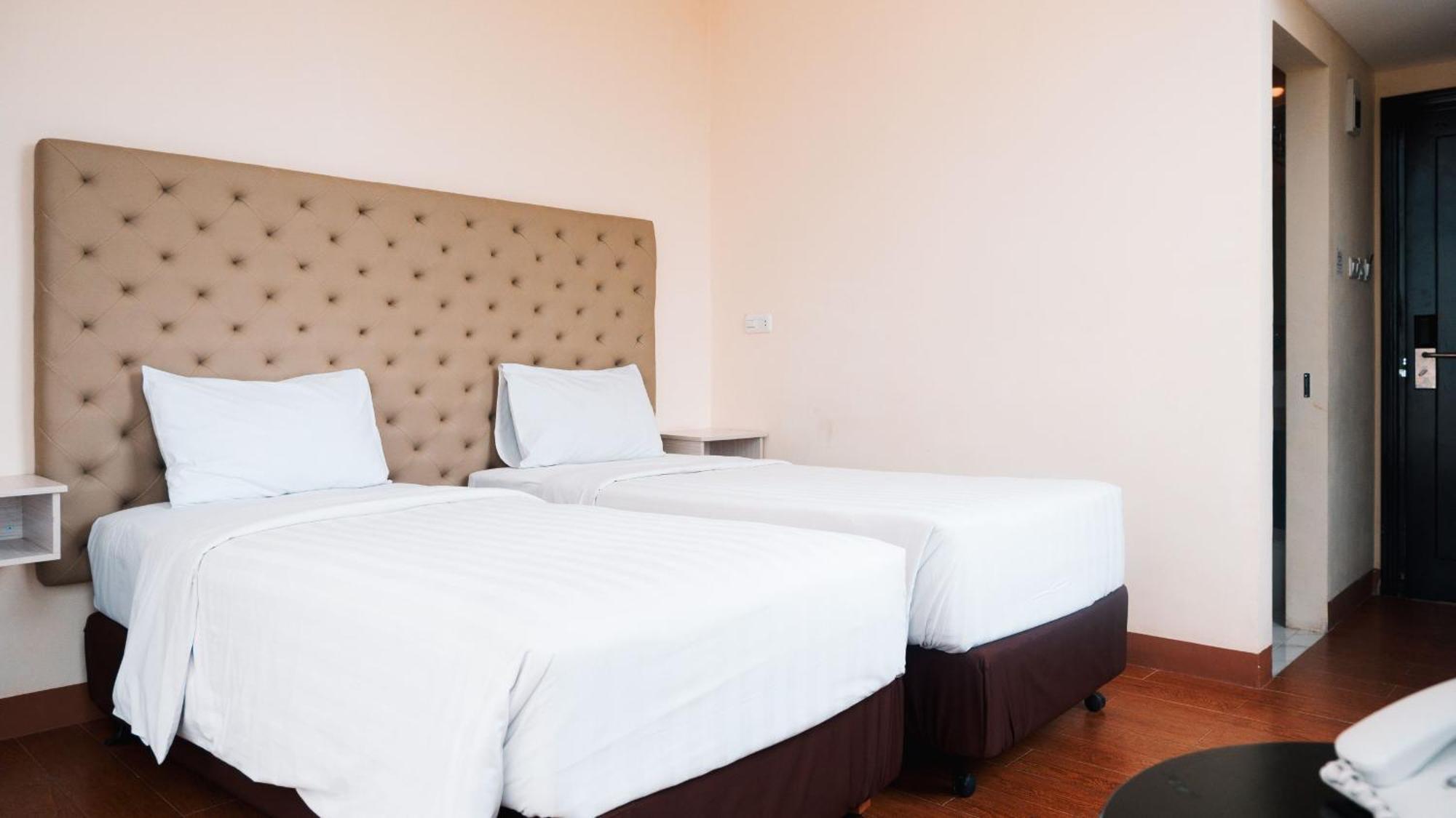 Tebu Hotel Бандунг Экстерьер фото