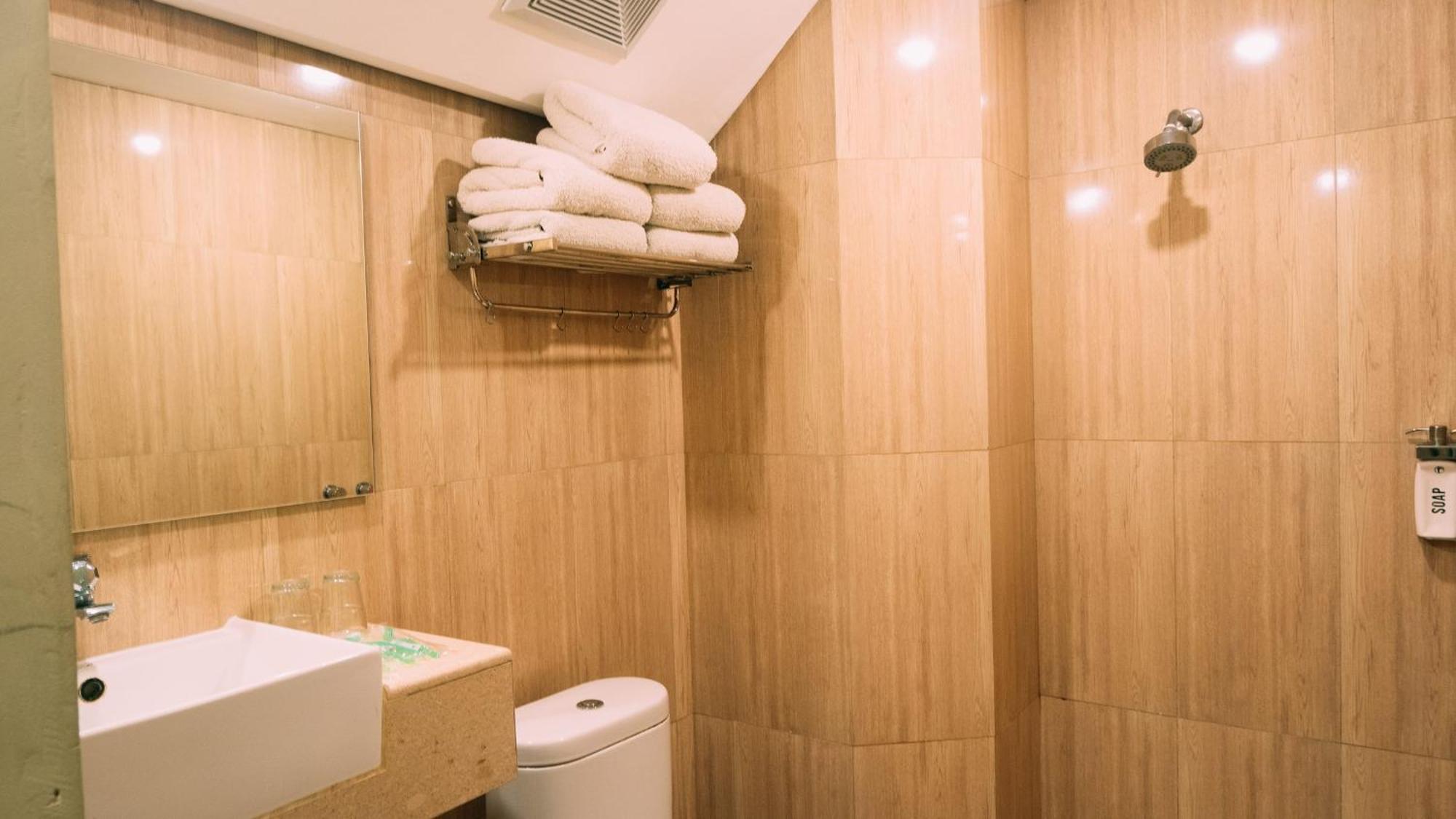 Tebu Hotel Бандунг Экстерьер фото