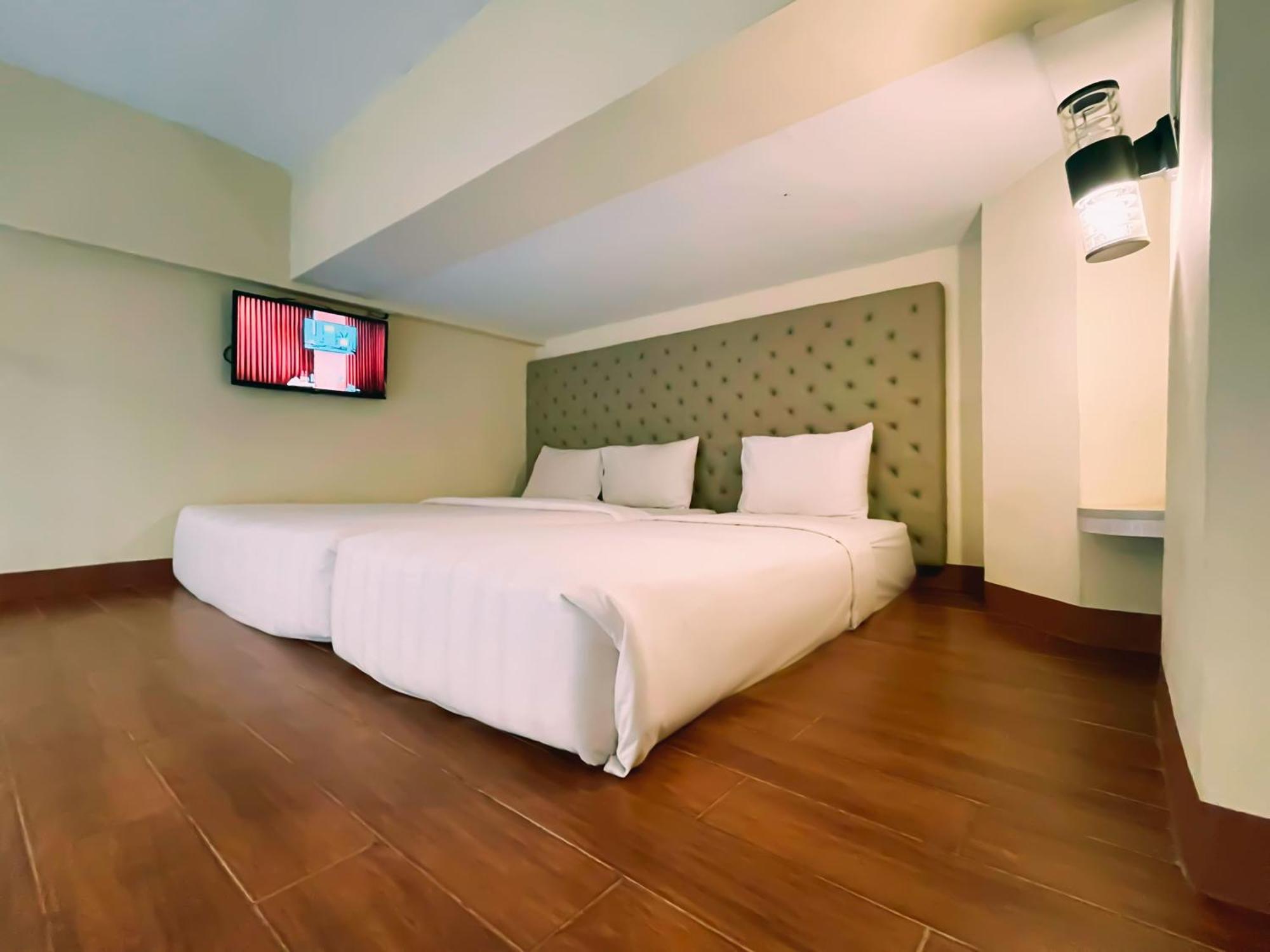 Tebu Hotel Бандунг Экстерьер фото